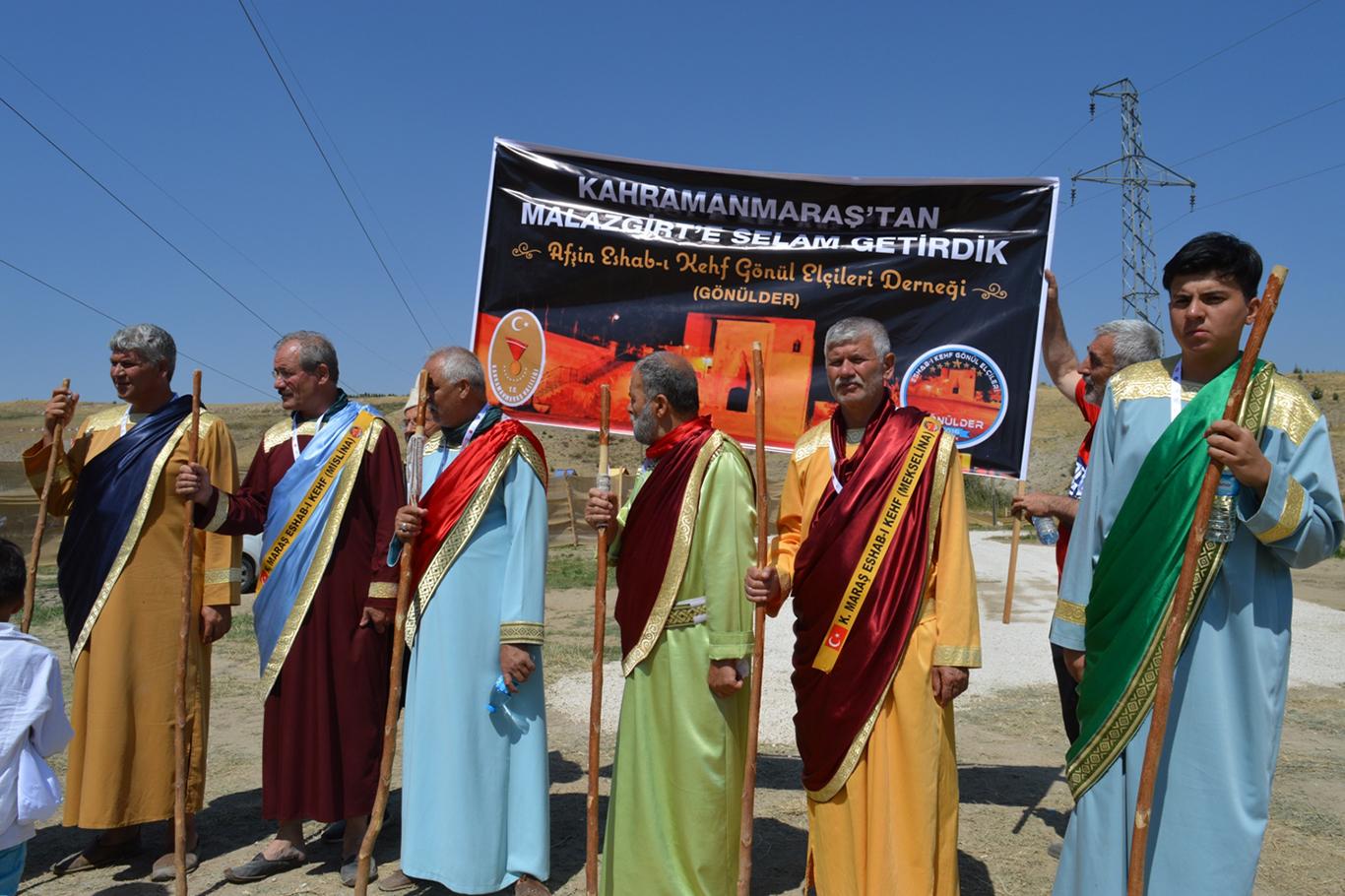 Eshab-ı Kehf'i tanıtmak için diyar diyar dolaşıyorlar Eshab-ı Kehf'i tanıtmak için diyar diyar dolaşıyorlar